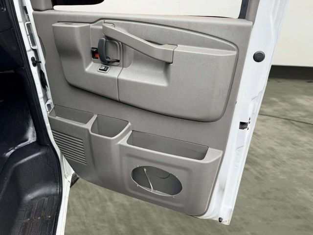 2018 Chevrolet Express Cargo Van RWD 2500 135" - 23059578 - 22