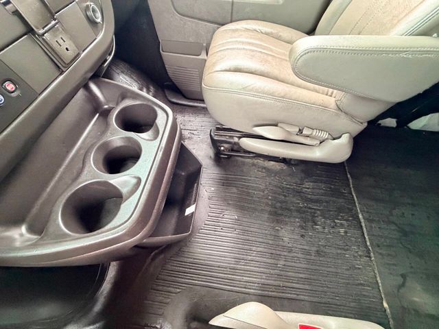 2018 Chevrolet Express Cargo Van RWD 2500 135" - 23059578 - 29