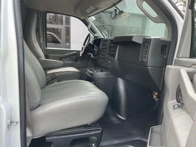 2018 Chevrolet Express Cargo Van RWD 2500 135" - 22250569 - 10