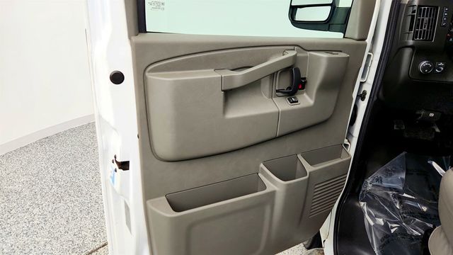 2018 Chevrolet Express Cargo Van RWD 2500 135'' w/ 6.0L V8 & Driver Convenience  Package - 22993452 - 9