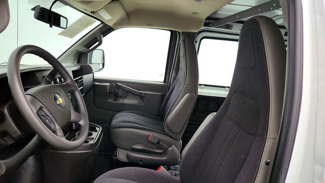 2018 Chevrolet Express Cargo Van RWD 2500 135'' w/ 6.0L V8 & Driver Convenience  Package - 22993452 - 17