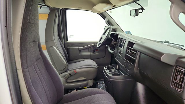 2018 Chevrolet Express Cargo Van RWD 2500 135'' w/ 6.0L V8 & Driver Convenience  Package - 22993452 - 24