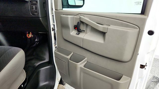2018 Chevrolet Express Cargo Van RWD 2500 135'' w/ 6.0L V8 & Driver Convenience  Package - 22993452 - 26