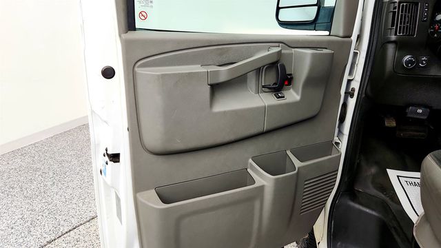 2018 Chevrolet Express Cargo Van RWD 2500 135'' w/ 6.0L V8 Engine - 23065962 - 9