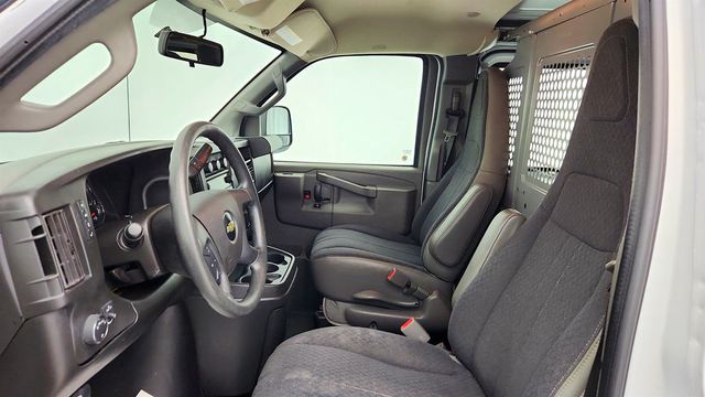 2018 Chevrolet Express Cargo Van RWD 2500 135'' w/ 6.0L V8 Engine - 23065962 - 18