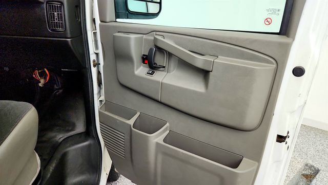 2018 Chevrolet Express Cargo Van RWD 2500 135'' w/ 6.0L V8 Engine - 23065962 - 28