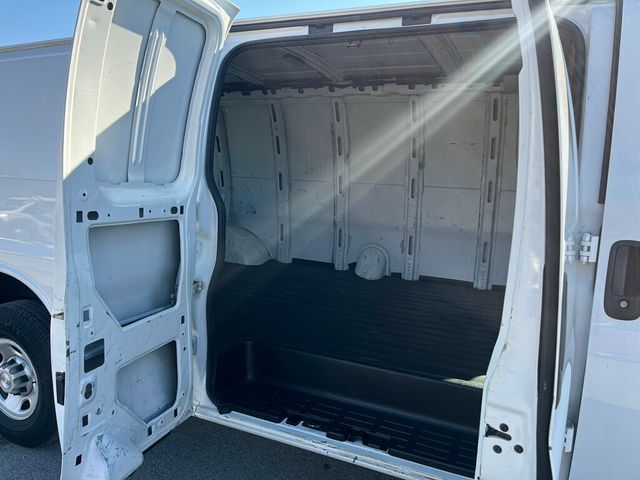 2018 Chevrolet Express Cargo Van RWD 2500 155" - 22973020 - 10
