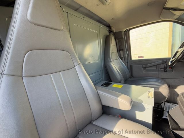 2018 Chevrolet Express Cargo Van RWD 3500 155" - 22947460 - 23