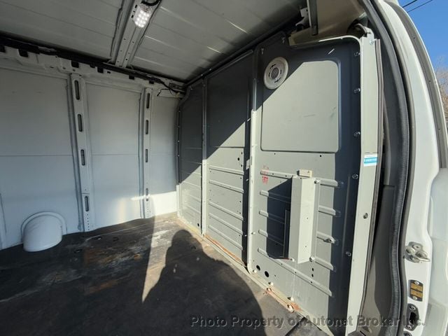 2018 Chevrolet Express Cargo Van RWD 3500 155" - 22947460 - 25