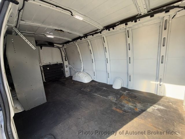 2018 Chevrolet Express Cargo Van RWD 3500 155" - 22947460 - 26