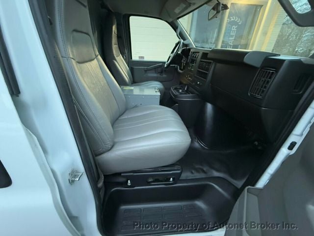 2018 Chevrolet Express Cargo Van RWD 3500 155" - 22957822 - 18