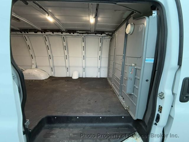 2018 Chevrolet Express Cargo Van RWD 3500 155" - 22957822 - 21