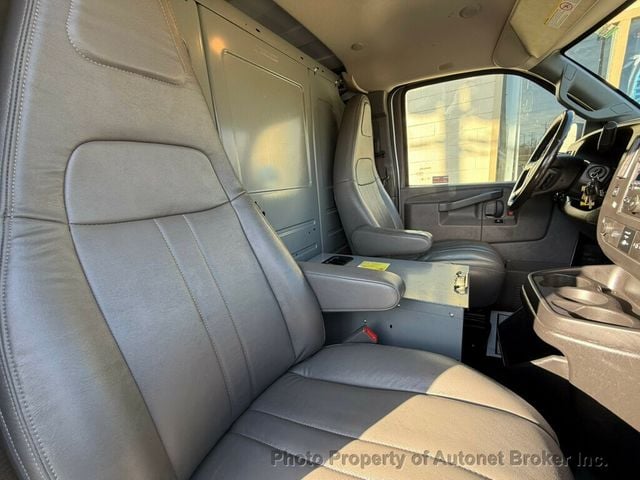 2018 Chevrolet Express Cargo Van RWD 3500 155" - 22968575 - 21