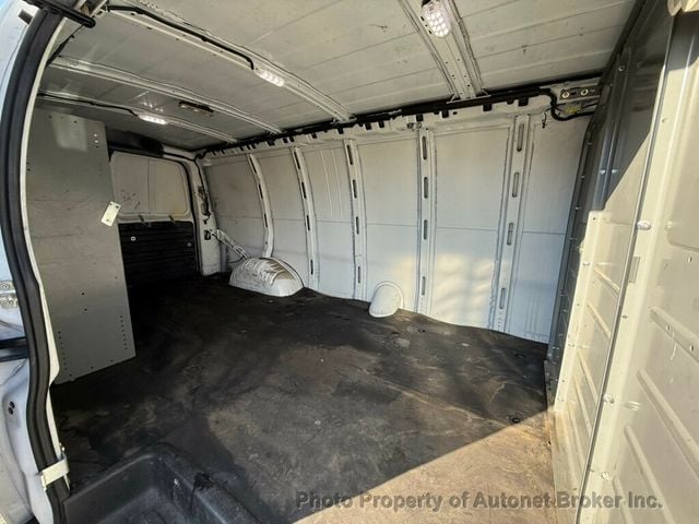2018 Chevrolet Express Cargo Van RWD 3500 155" - 22968575 - 23