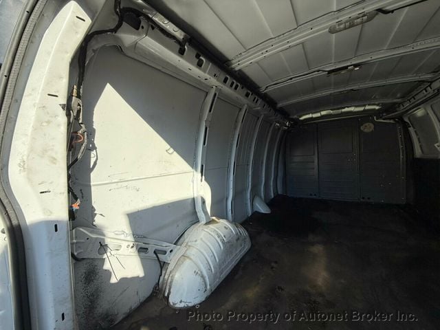 2018 Chevrolet Express Cargo Van RWD 3500 155" - 22968575 - 26