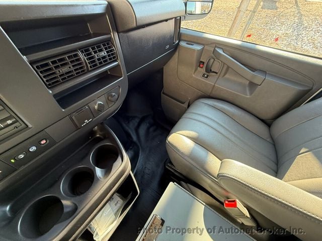 2018 Chevrolet Express Cargo Van RWD 3500 155" - 22974967 - 14