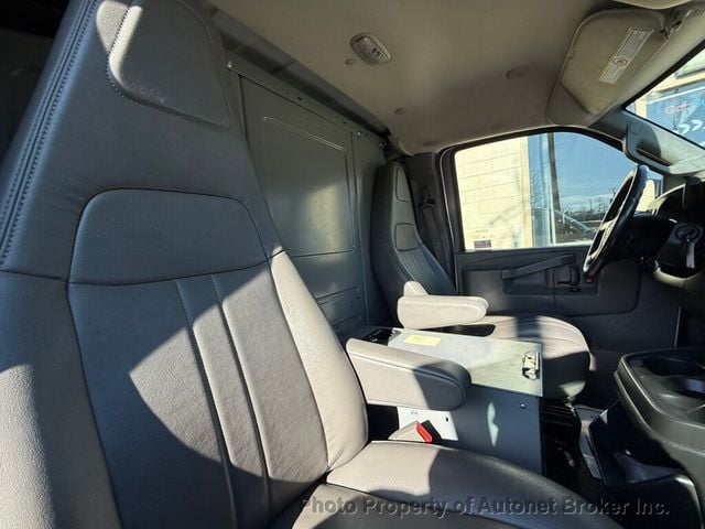 2018 Chevrolet Express Cargo Van RWD 3500 155" - 22974967 - 19