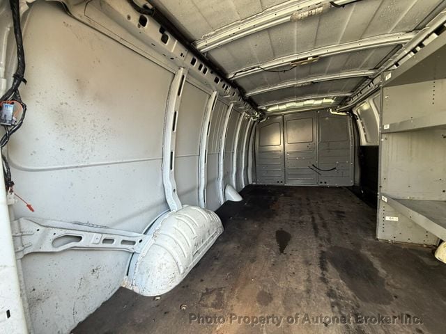 2018 Chevrolet Express Cargo Van RWD 3500 155" - 22974967 - 22