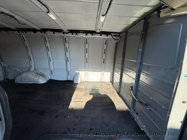 2018 Chevrolet Express Cargo Van RWD 3500 155" - 22974967 - 23