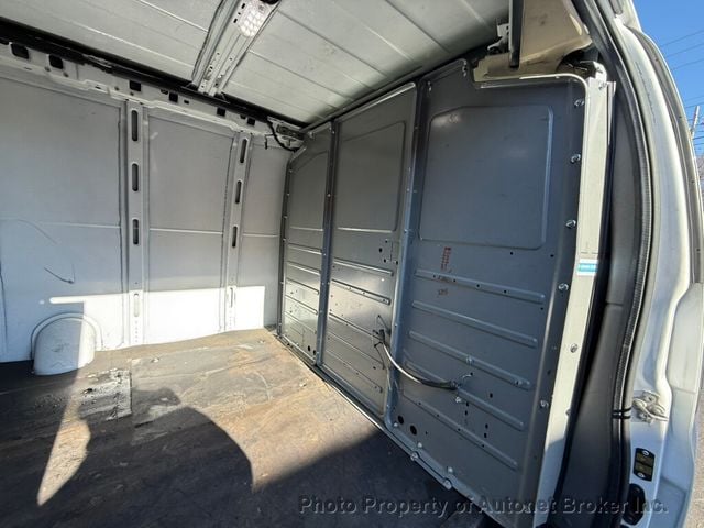 2018 Chevrolet Express Cargo Van RWD 3500 155" - 22974967 - 25