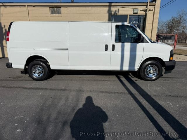 2018 Chevrolet Express Cargo Van RWD 3500 155" - 22974967 - 31