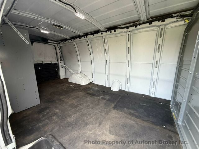 2018 Chevrolet Express Cargo Van RWD 3500 155" - 23021215 - 18