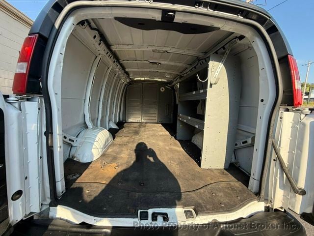2018 Chevrolet Express Cargo Van RWD 3500 155" - 23072141 - 22