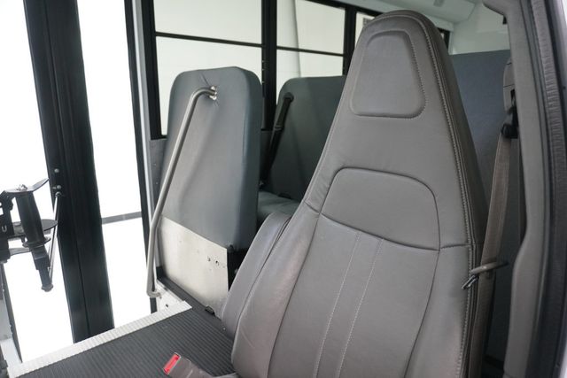 2018 Chevrolet Express Commercial Cutaway 3500 Van 139" - 23029462 - 6