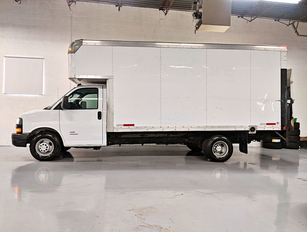 2018 Chevrolet Express Commercial Cutaway 4500 Van 177" - 21983327 - 3