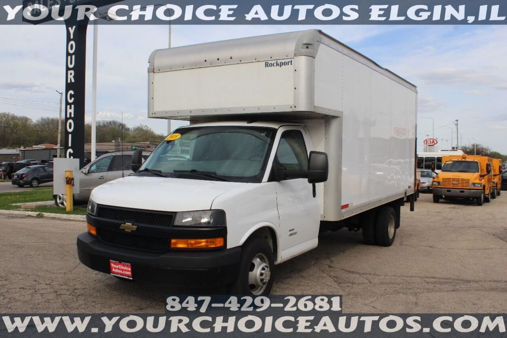 2018 Chevrolet Express Commercial Cutaway 4500 Van 177" - 21922986 - 0