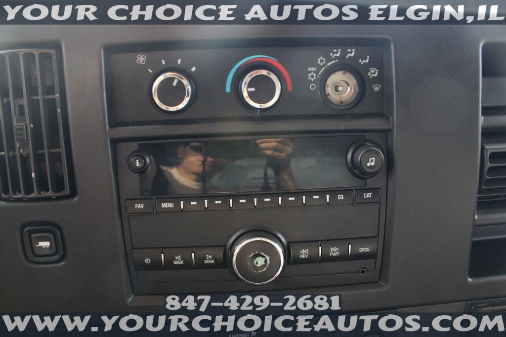 2018 Chevrolet Express Commercial Cutaway 4500 Van 177" - 21922986 - 24
