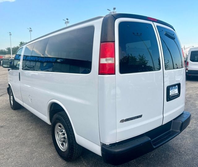 2018 Chevrolet Express Passenger RWD 2500 135" LS - 22526798 - 23