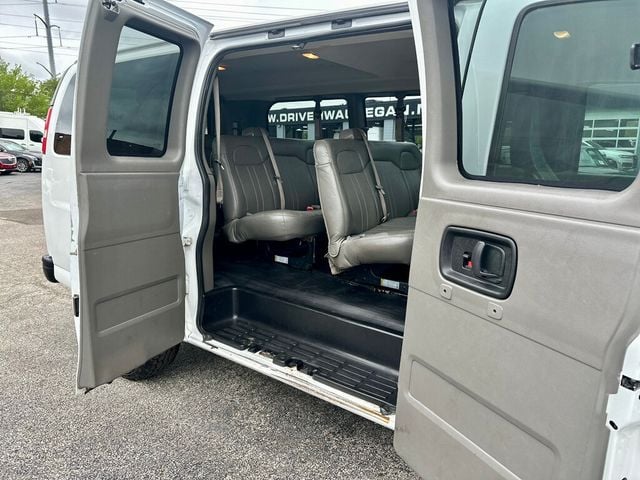 2018 Chevrolet Express Passenger RWD 2500 135" LS - 22526798 - 27