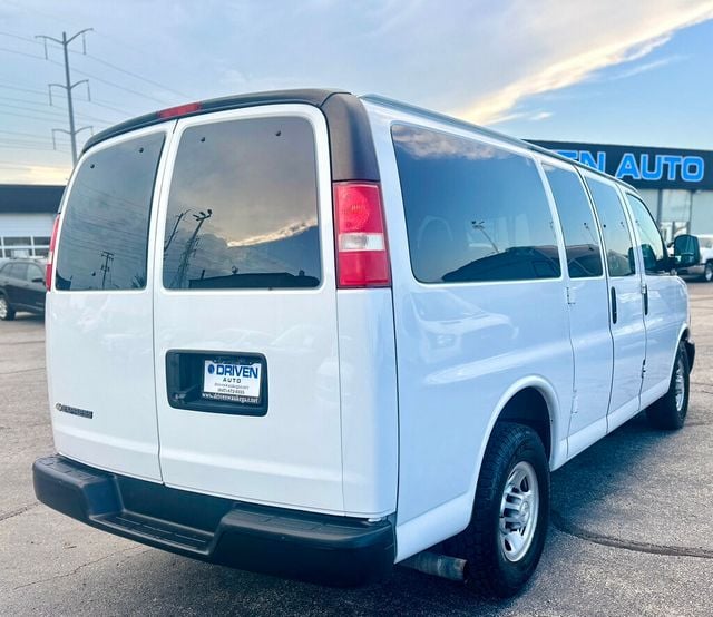 2018 Chevrolet Express Passenger RWD 2500 135" LS - 22526798 - 4