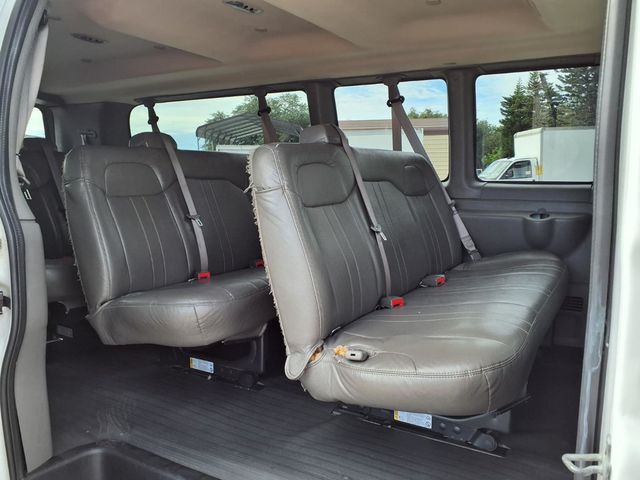 2018 Chevrolet Express Passenger RWD 3500 155" LS - 23089483 - 16