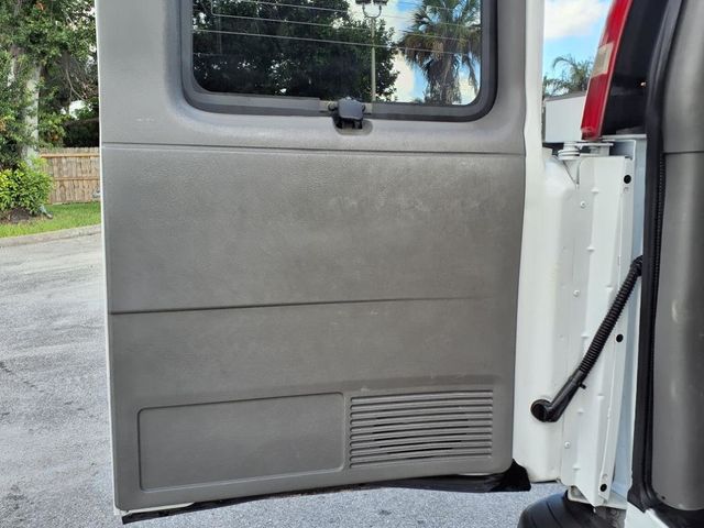 2018 Chevrolet Express Passenger RWD 3500 155" LT - 22901395 - 25