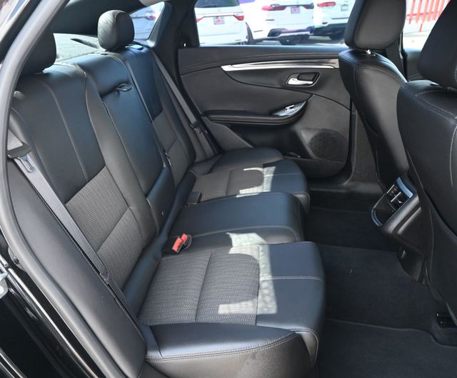 2018 Chevrolet Impala LT - 23003579 - 15