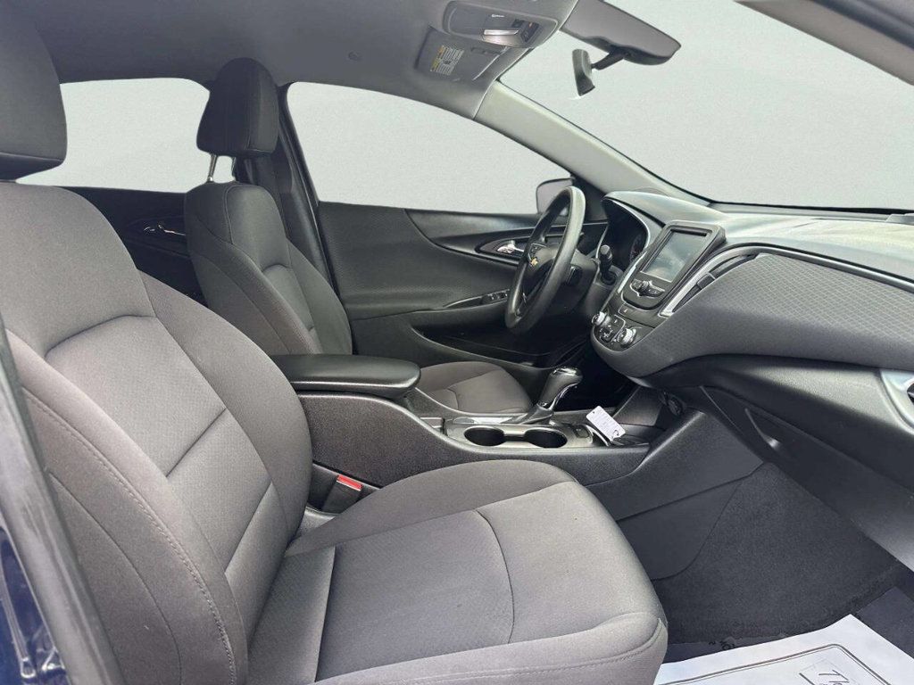 2018 Chevrolet Malibu 4dr Sedan LS w/1LS - 23045965 - 22