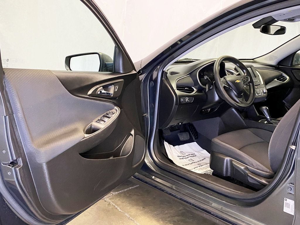 2018 Chevrolet Malibu photo 12