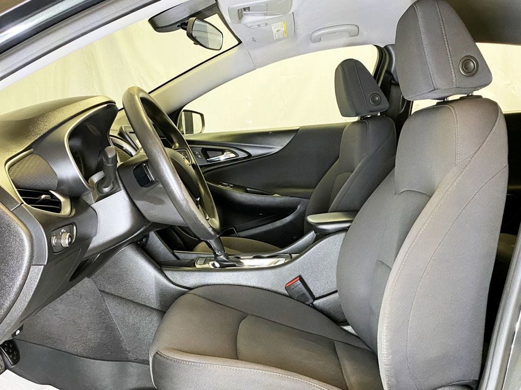 2018 Chevrolet Malibu photo 14