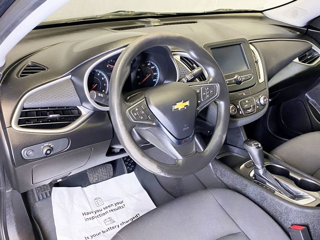 2018 Chevrolet Malibu photo 16