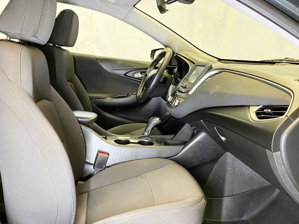 2018 Chevrolet Malibu photo 31