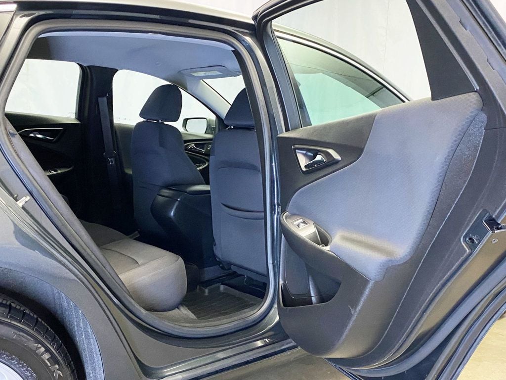 2018 Chevrolet Malibu photo 35