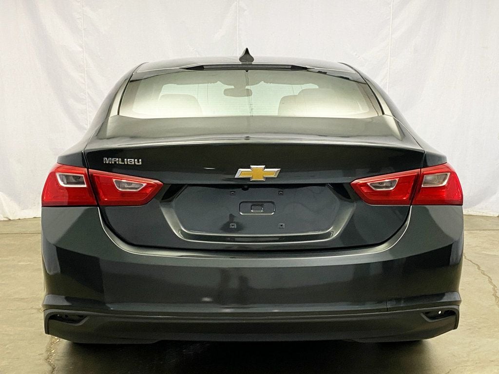 2018 Chevrolet Malibu photo 4