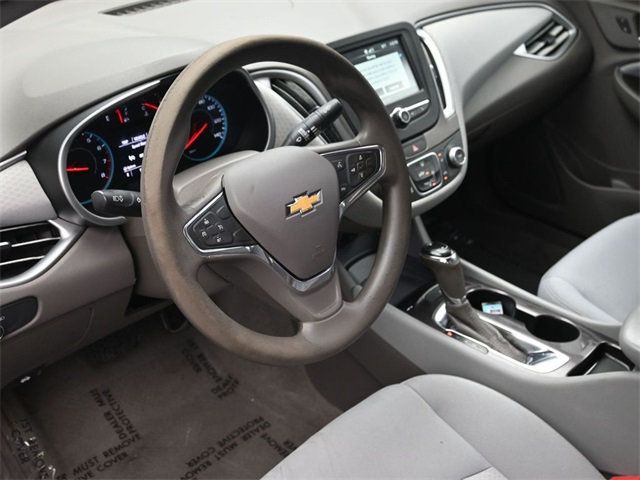 2018 Chevrolet Malibu LS photo 4