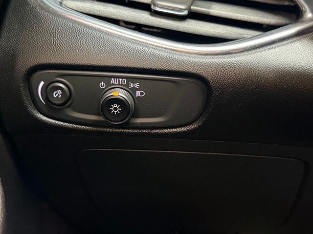 2018 Chevrolet Malibu 4dr Sedan Premier w/2LZ - 23008660 - 32