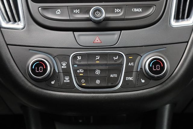 2018 Chevrolet Malibu Hybrid - 23045921 - 38