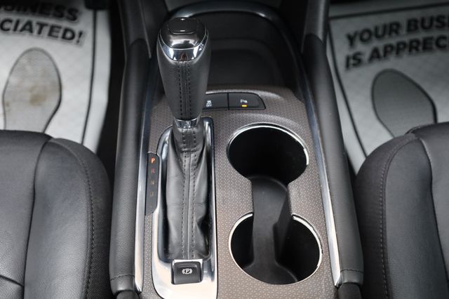 2018 Chevrolet Malibu Hybrid - 23045921 - 39