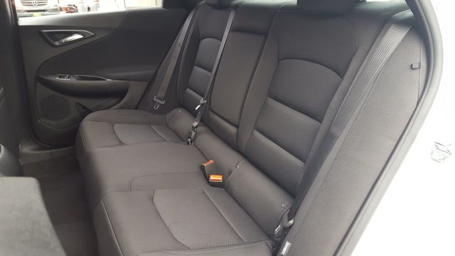 2018 Chevrolet Malibu LS - 18177051 - 11