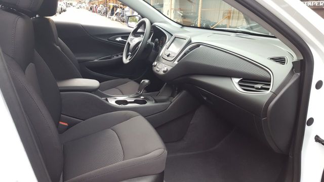 2018 Chevrolet Malibu LS - 18177051 - 8